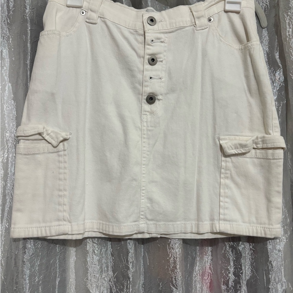 Stylish White Button-Up Skirt
